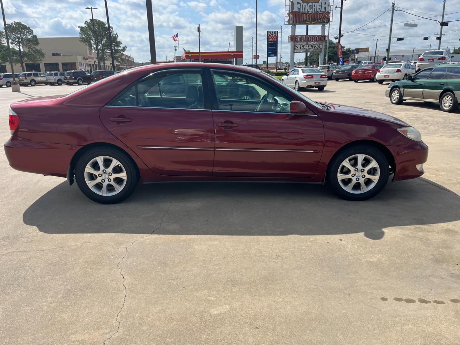2006 red /TAN Toyota Camry LE V6 (4T1BF30KX6U) with an 3.0L V6 DOHC 24V engine, 5-Speed Automatic Overdrive transmission, located at 14700 Tomball Parkway 249, Houston, TX, 77086, (281) 444-2200, 29.928619, -95.504074 - Photo #7